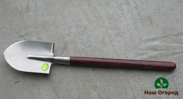 Titanium shovel