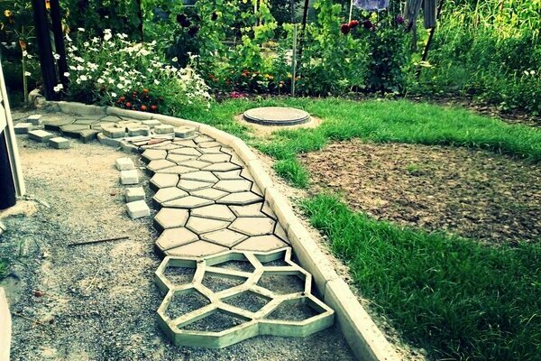 Landscaping paths