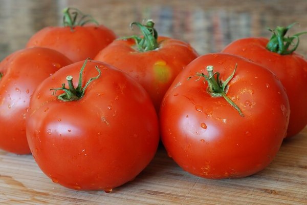 Ултра рано узряващ домат: описание на сорта, характеристики