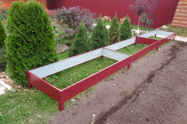 plastic fences + for garden beds