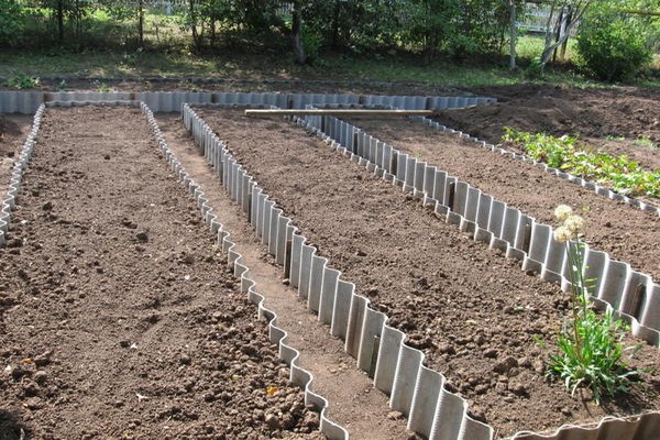 plastové ploty + pre záhradné postele