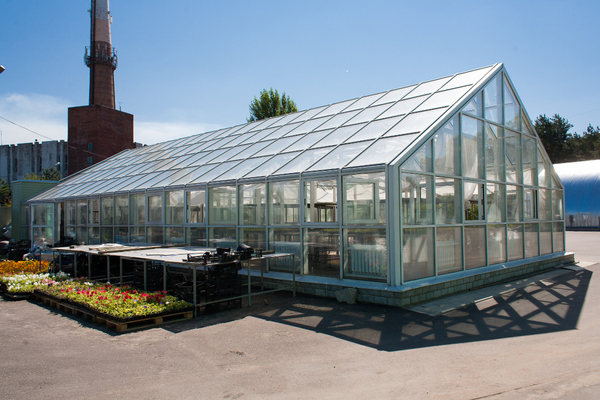 Year-round greenhouse